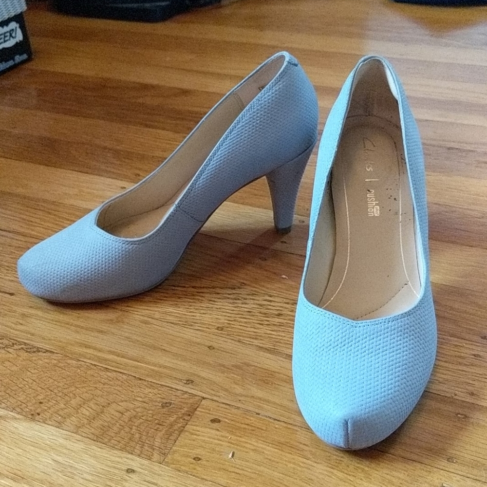 Woven detail dove gray Clark's pumps